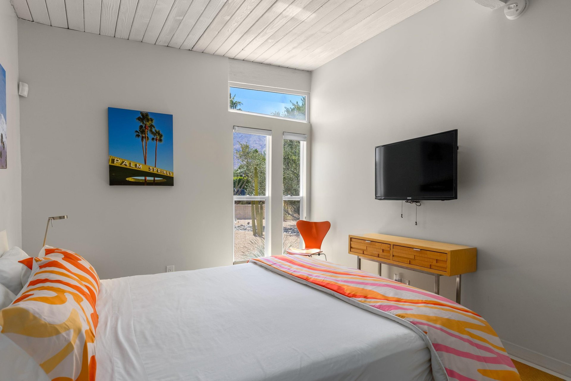 Guest bedroom