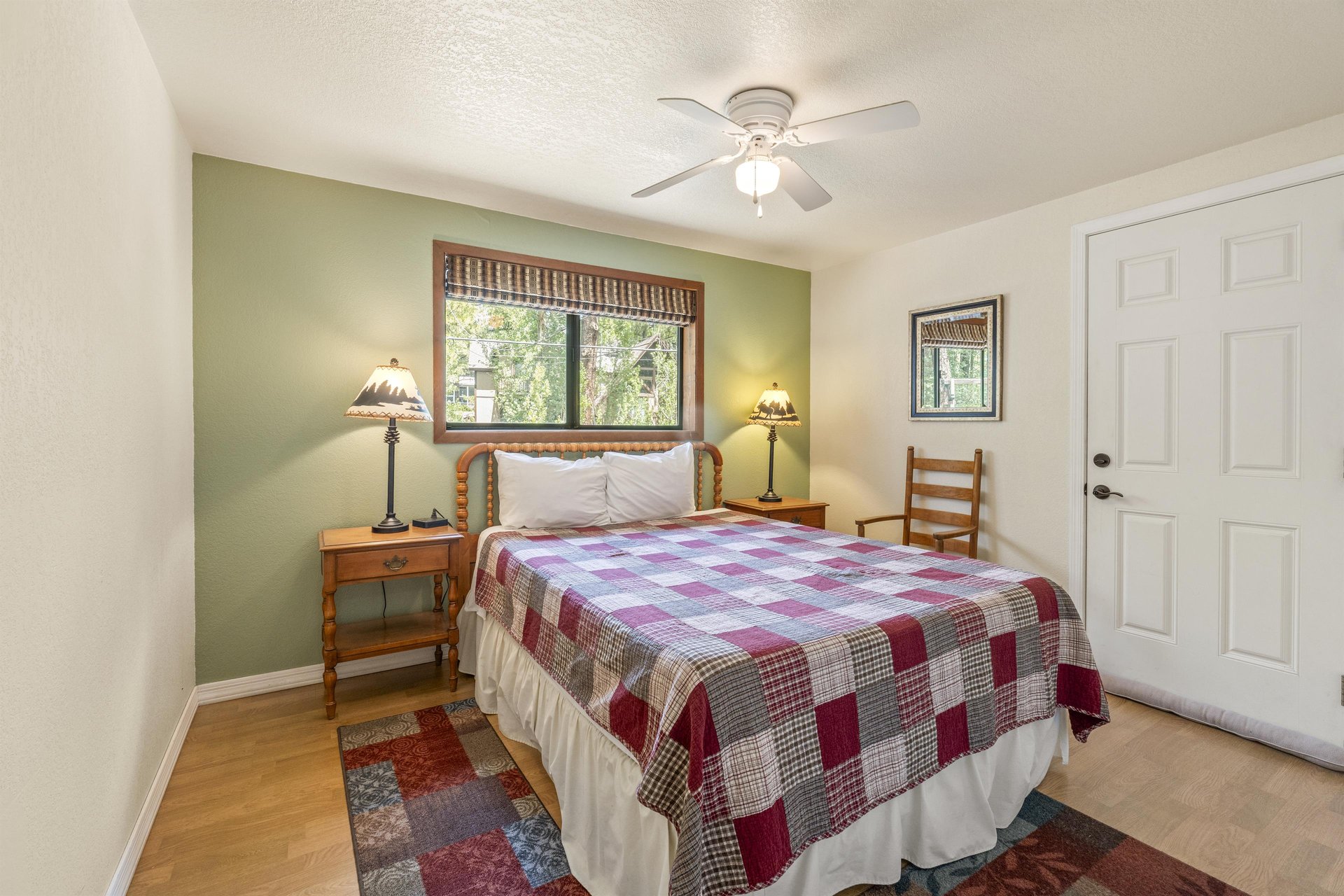 Queen size bed.