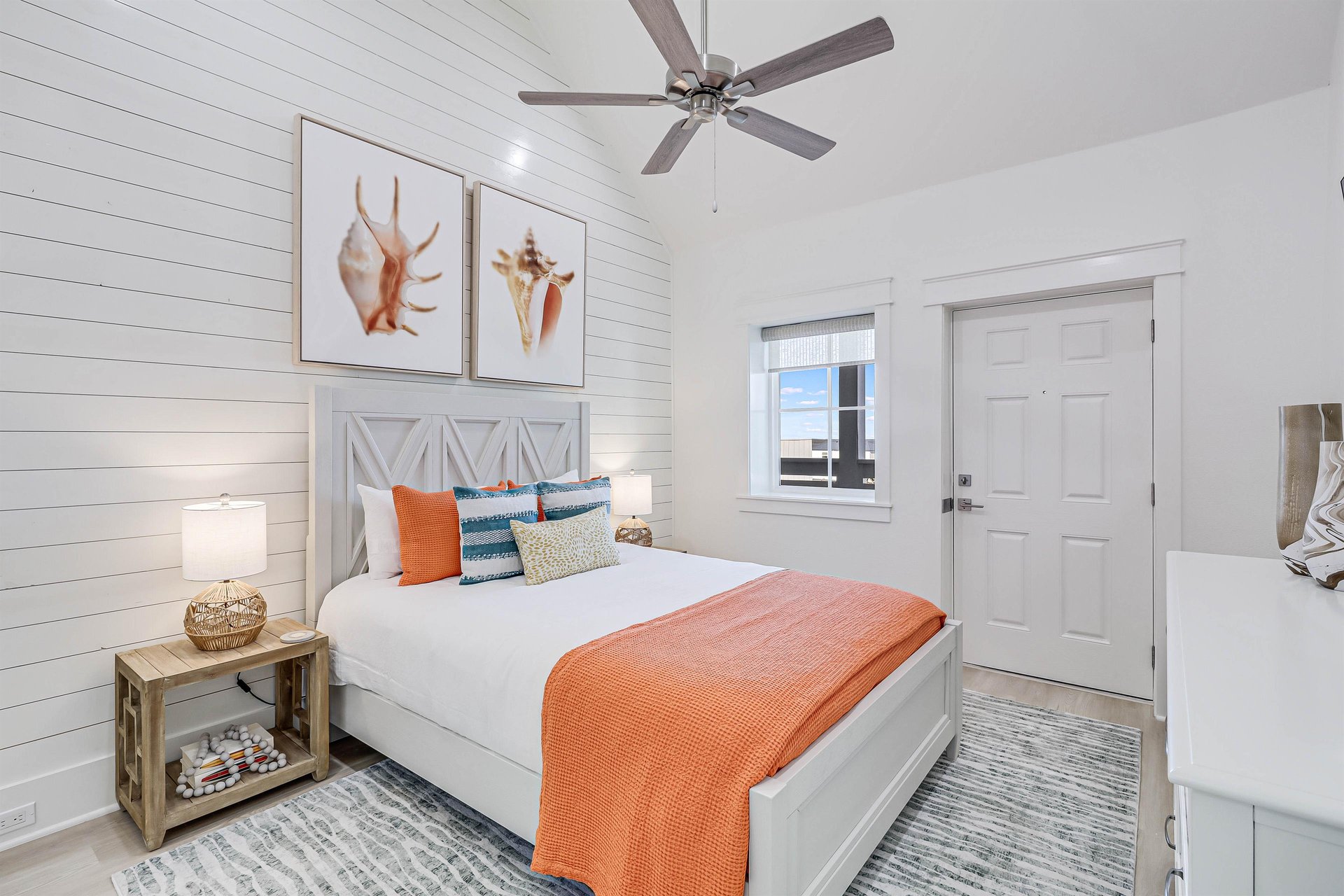 Queen Bedroom, 2nd Floor