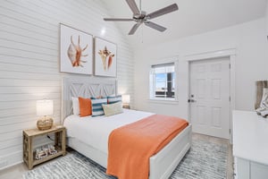 Queen Bedroom, 2nd Floor