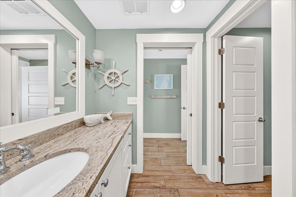 Shared Bathroom, 2nd Floor