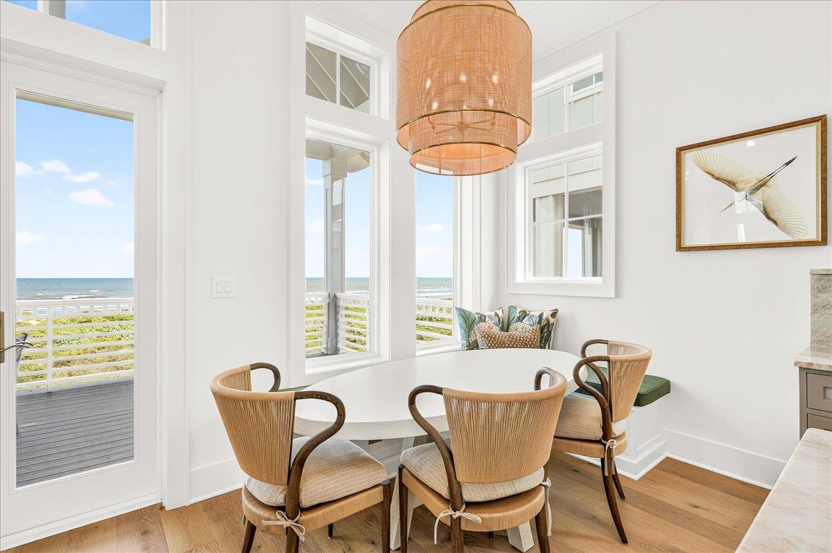 3rd Floor, Breakfast Nook