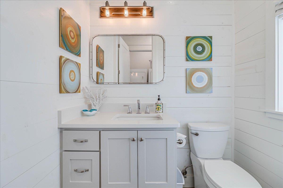 Powder Room, 1st Floor