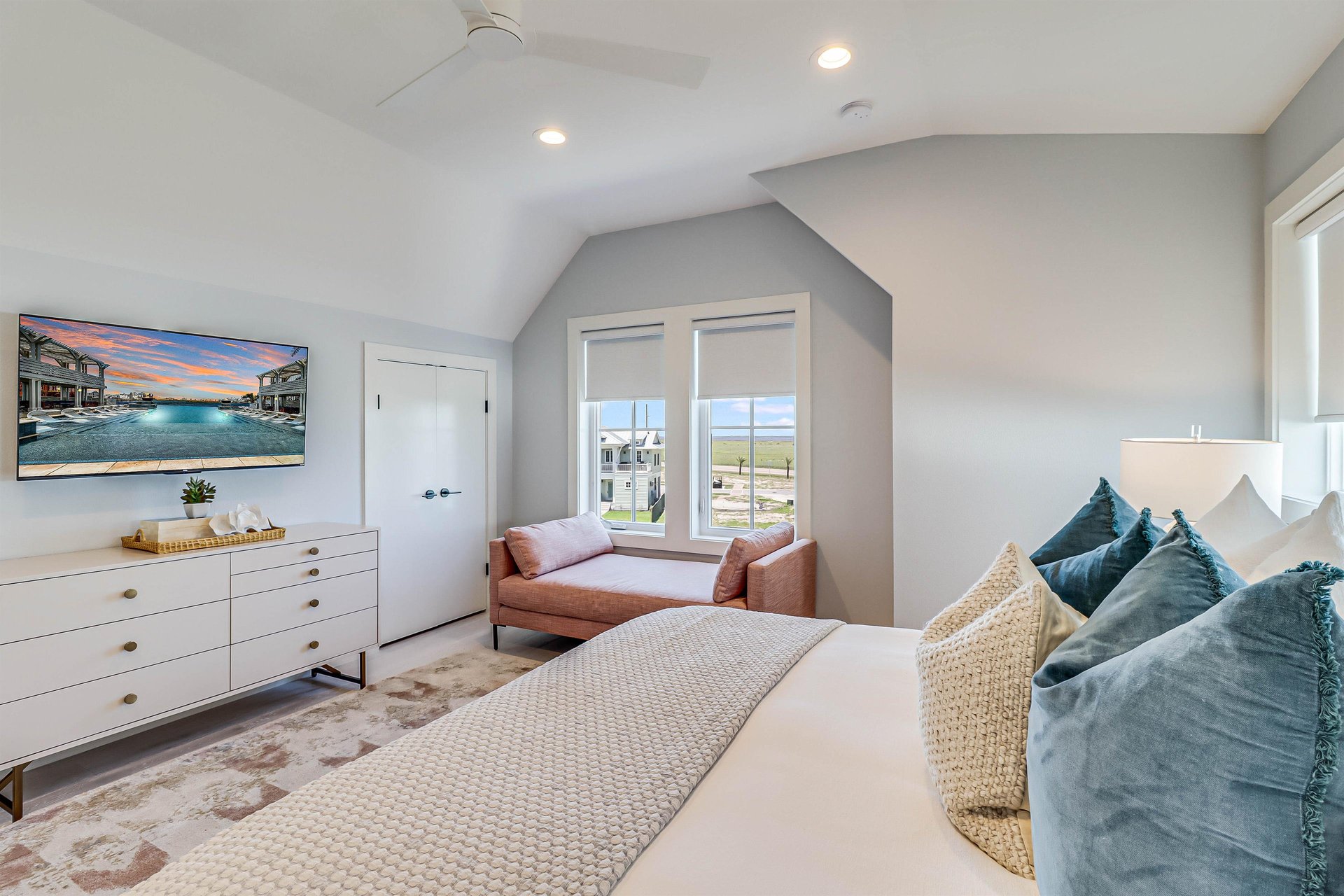 King Suite with Lake View, 3rd Floor