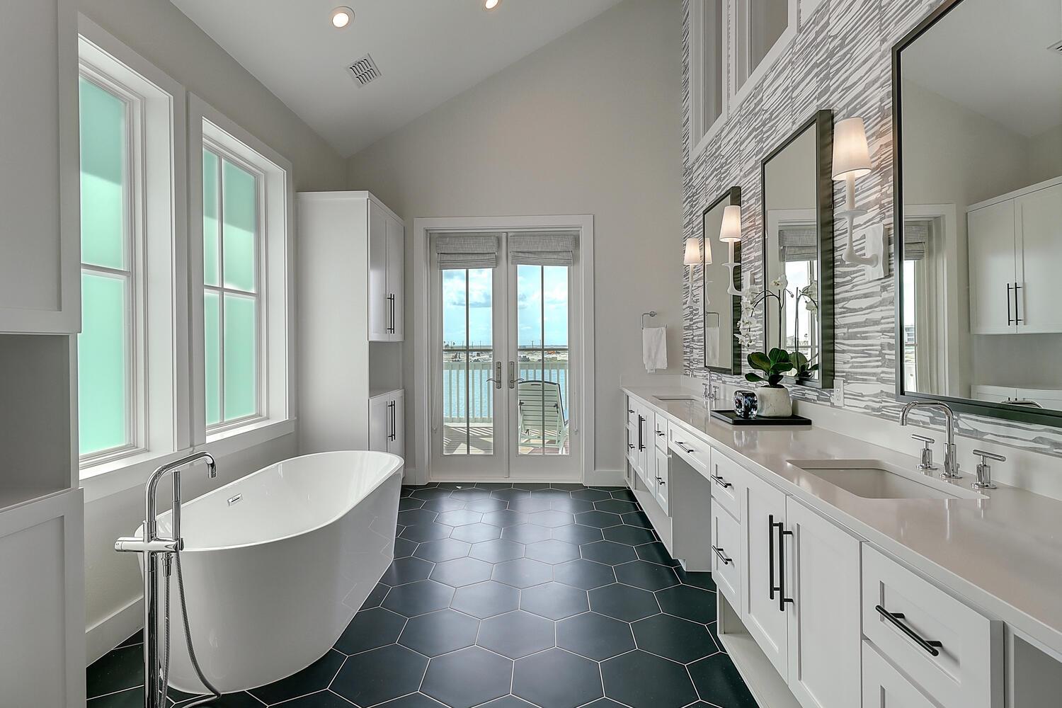 Master King Suite, 2nd Floor