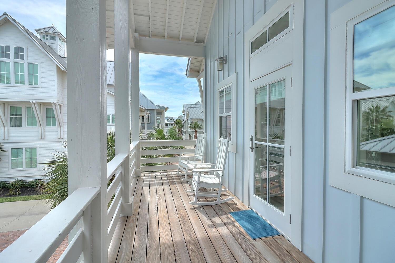 Shared King Balcony, 2nd Floor