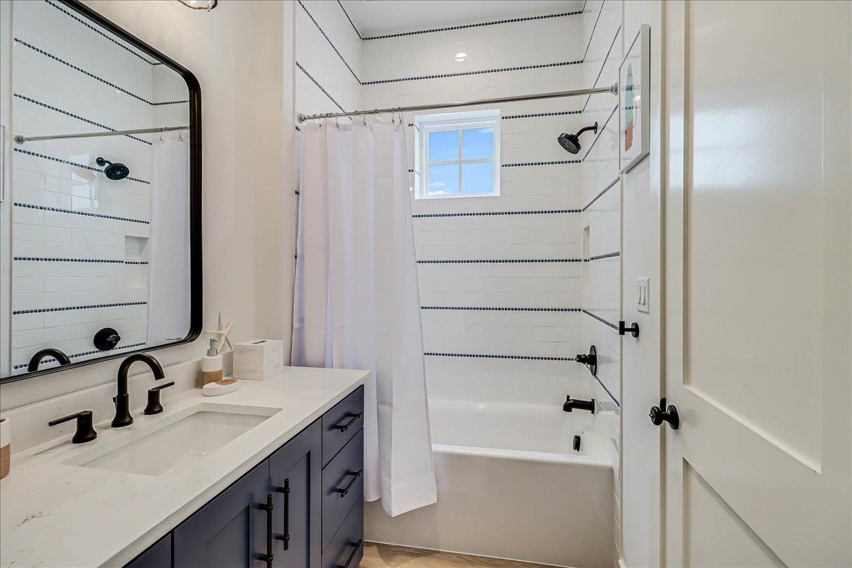 Bunk Bathroom, 1st Floor