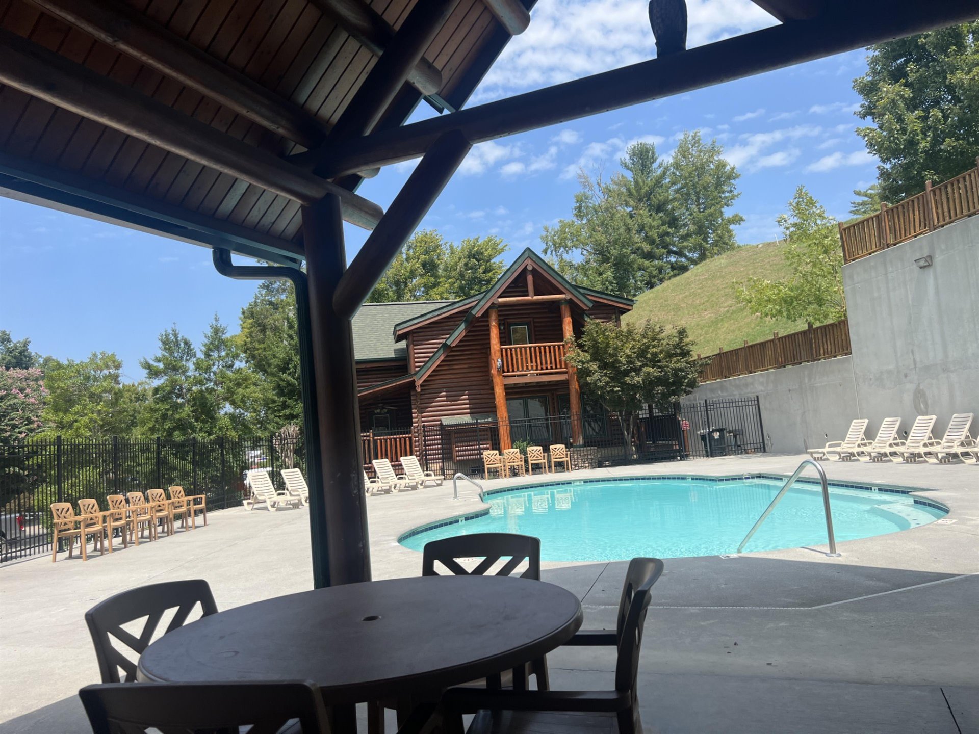 Pool house 2
