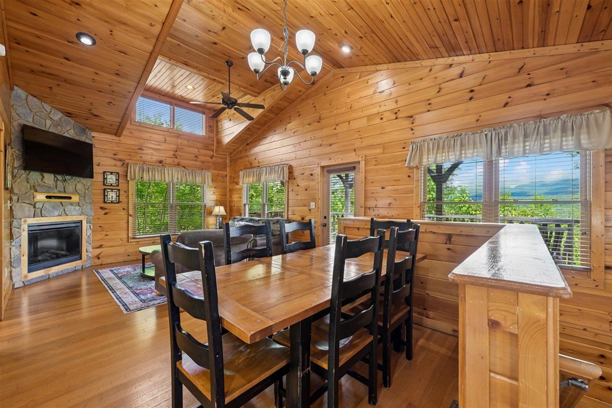 07Dining Room