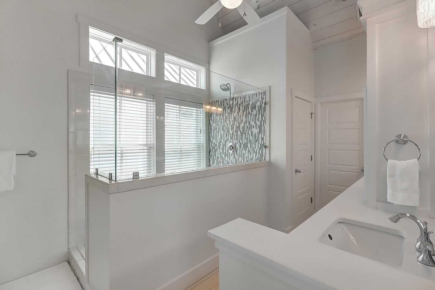 Master King Bathroom, 2nd Floor