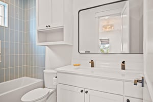 Bunk Bathroom, 1st Floor