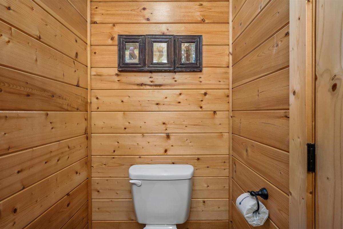 054Powder Room