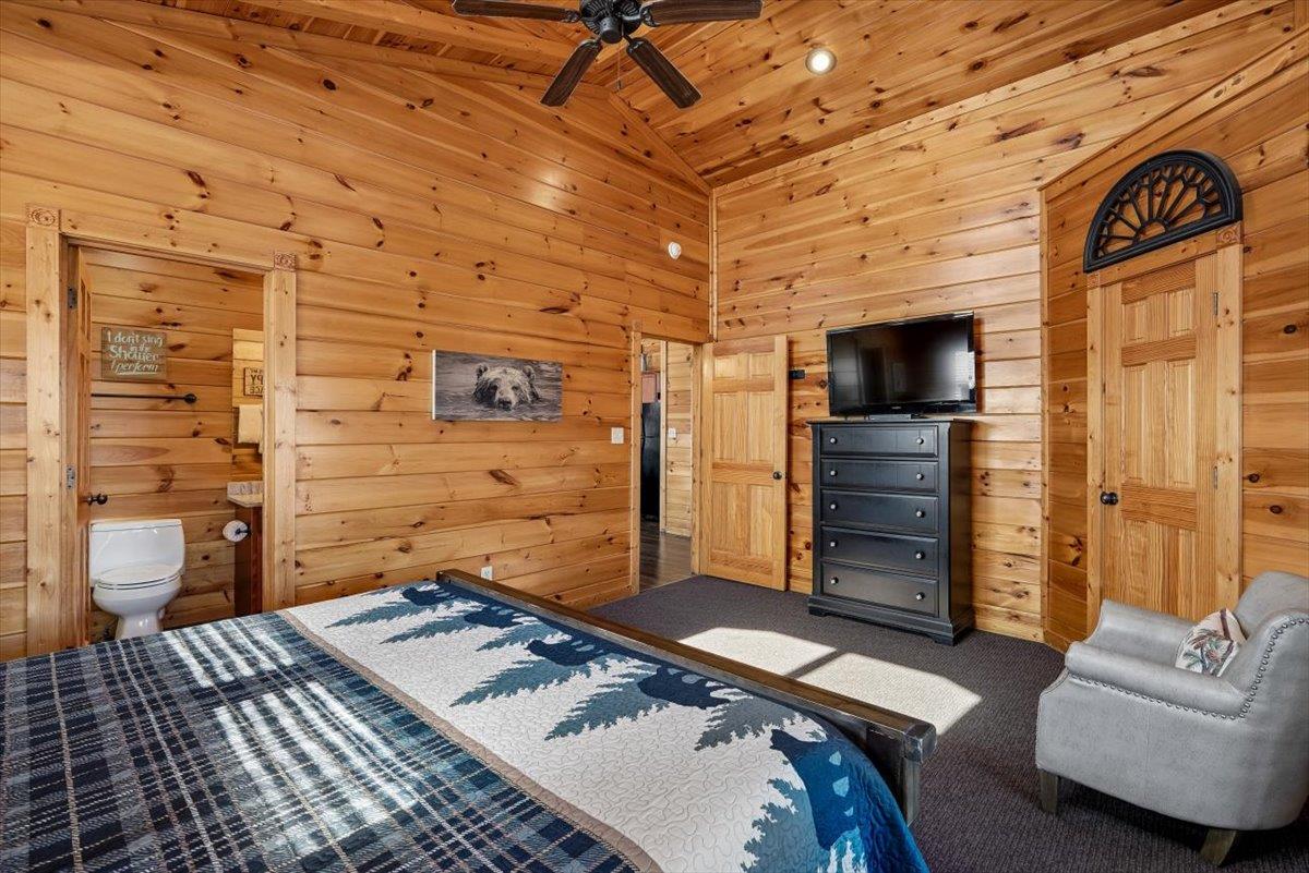 17Primary Bedroom