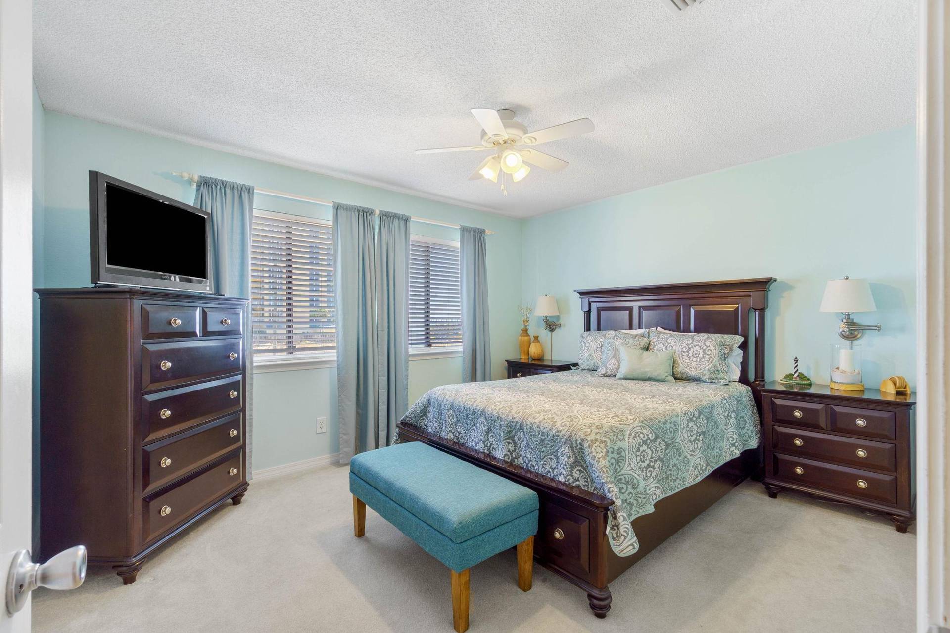 Master Bedroom Queen