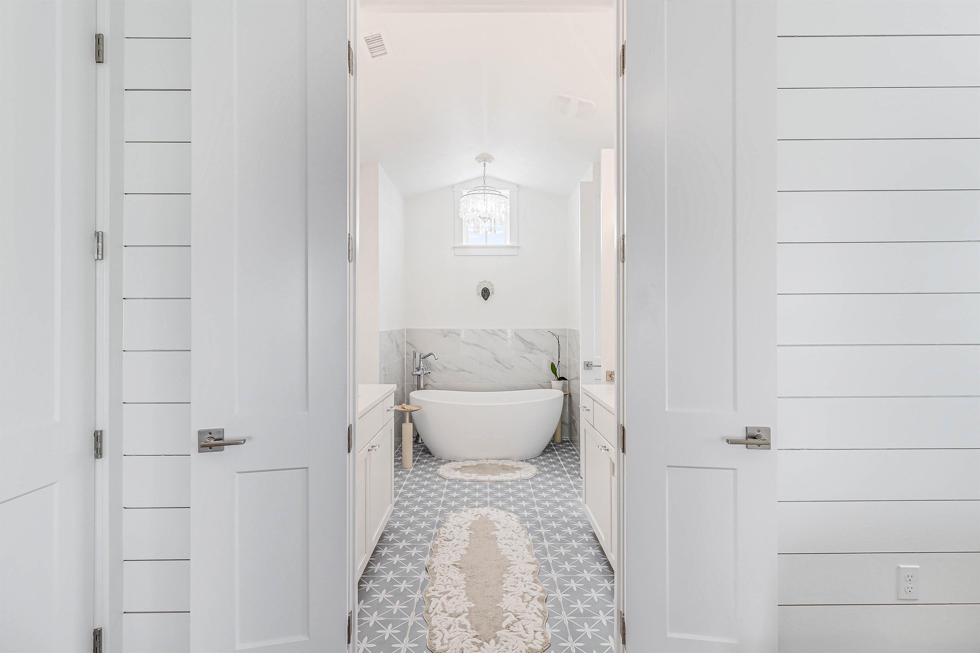 Primary King Bathroom, 3rd Floor