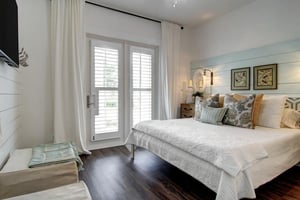 1st Floor King Bedroom