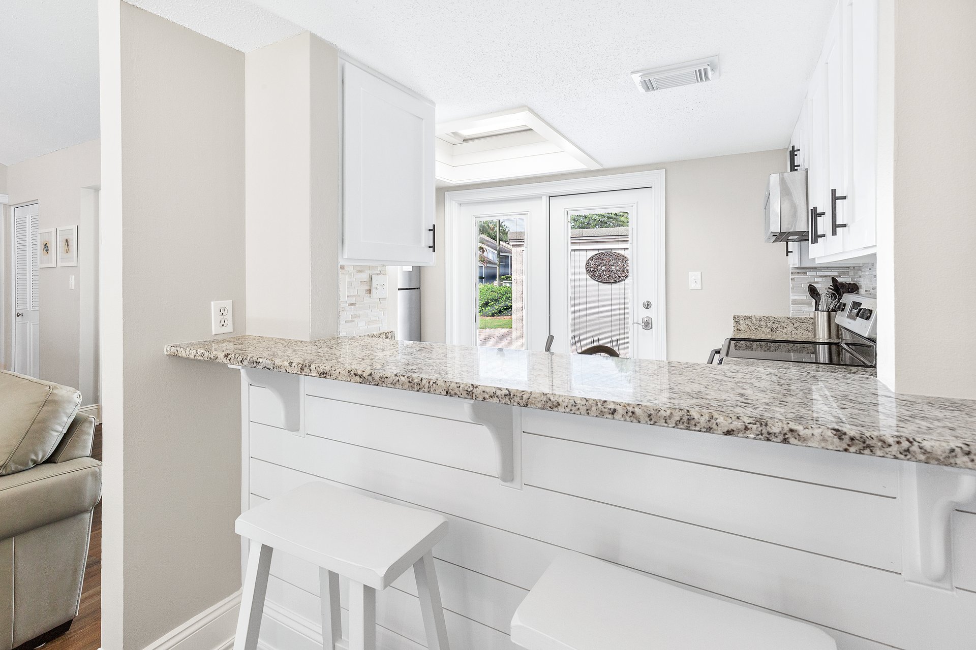 Sunny Destination 12