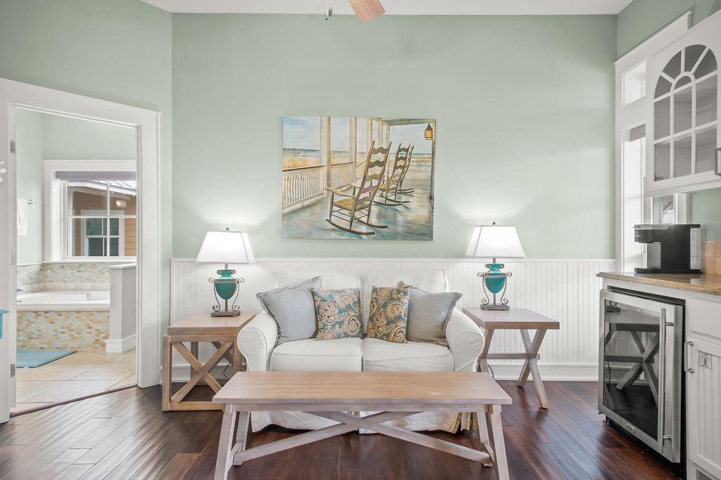 King Bedroom Lounge, 2nd Floor