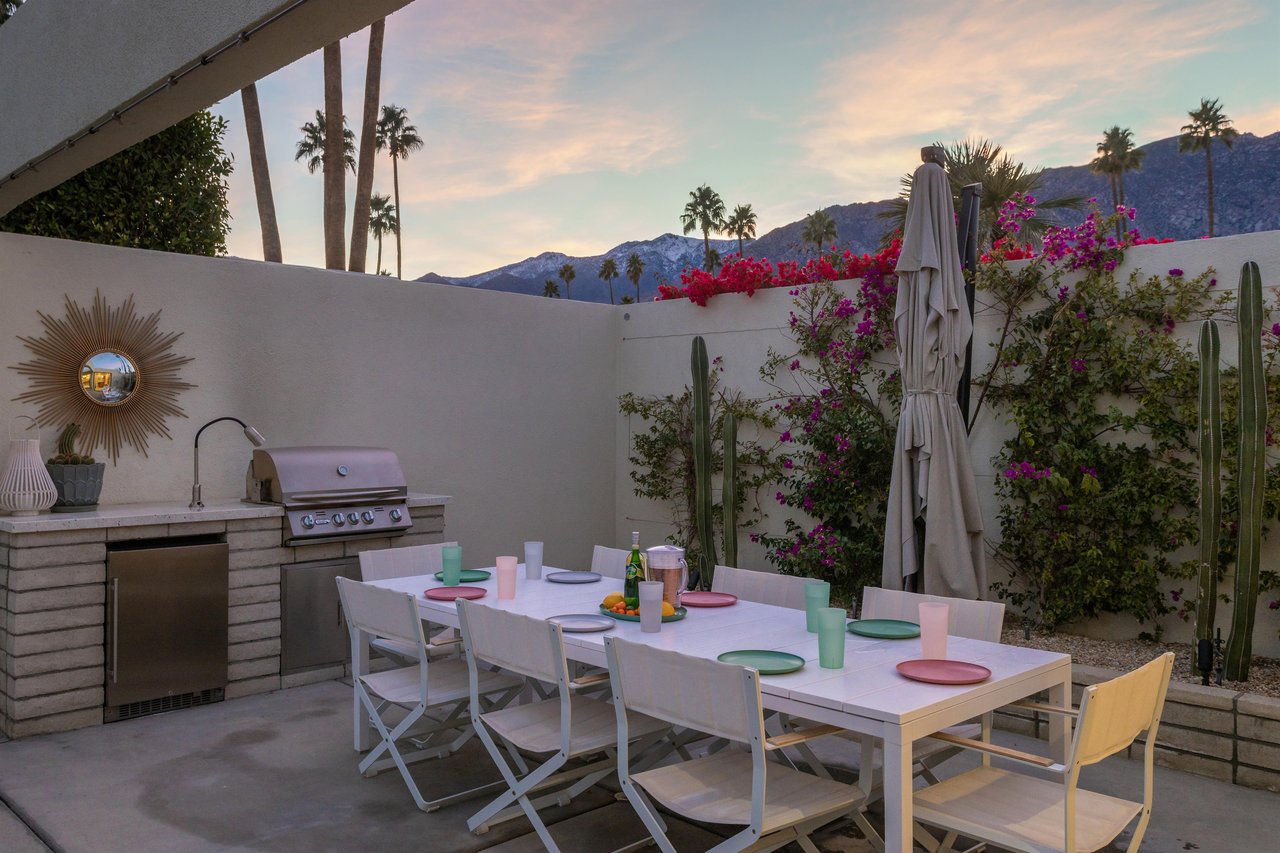 Al fresco dining for 8