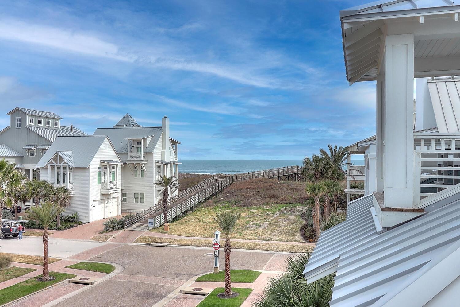 Queen Balcony View, 3rd Floor