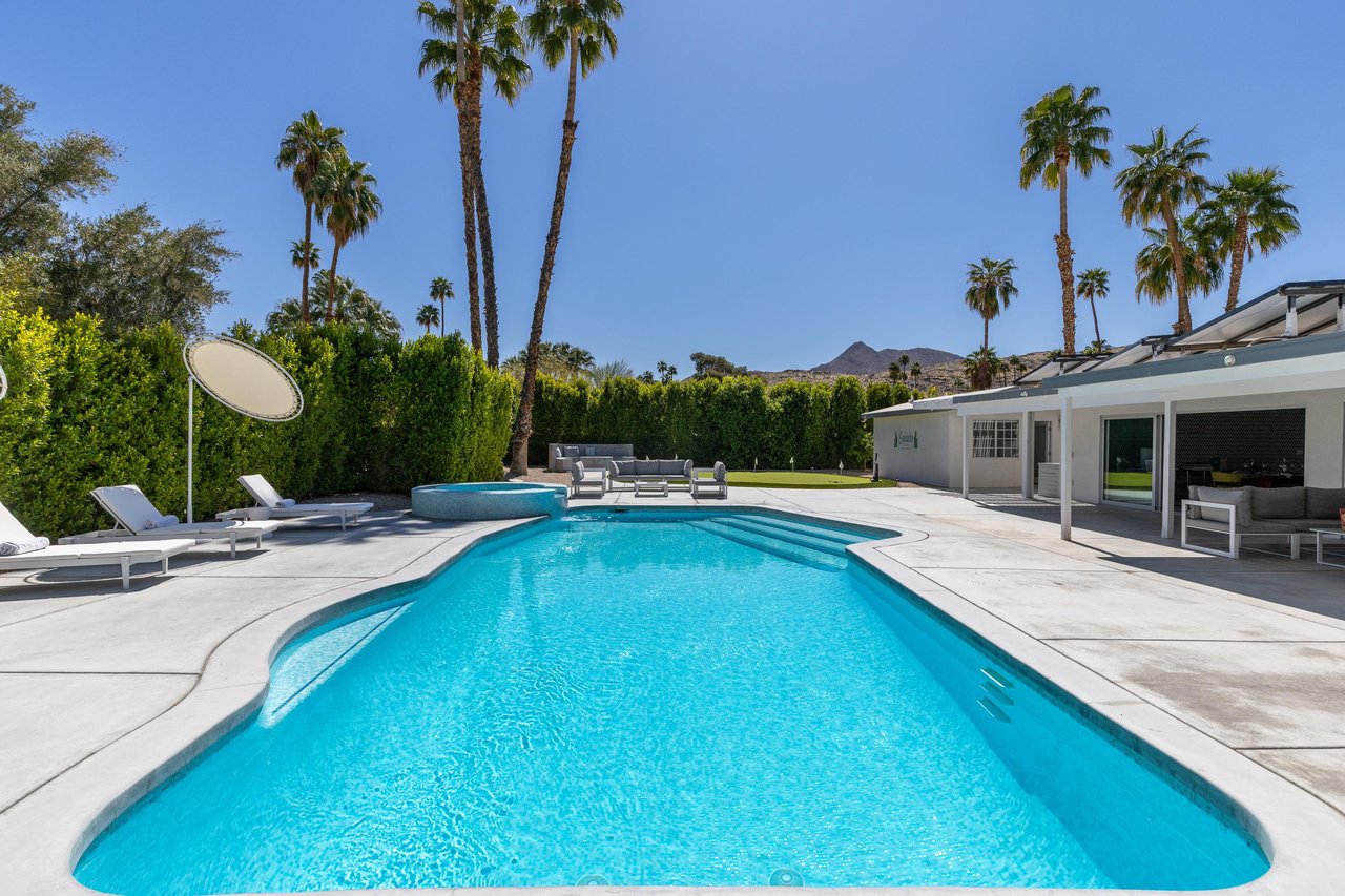 Time to cool off in the pool everyone