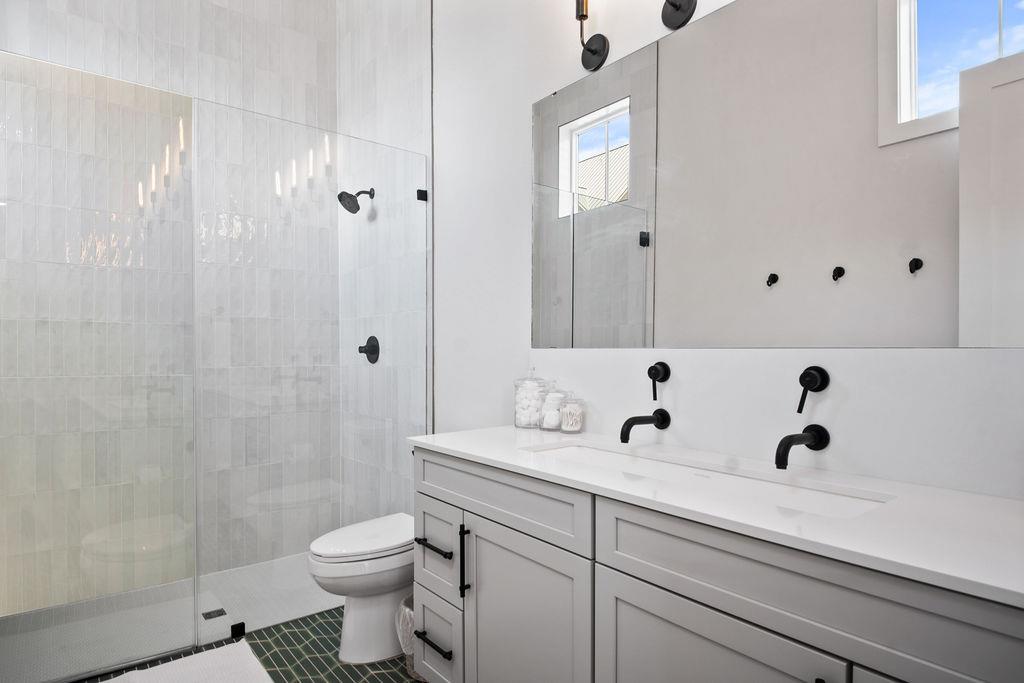 Bunk Bathroom, 1st Floor