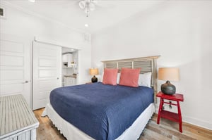 King Bedroom, 1st Floor