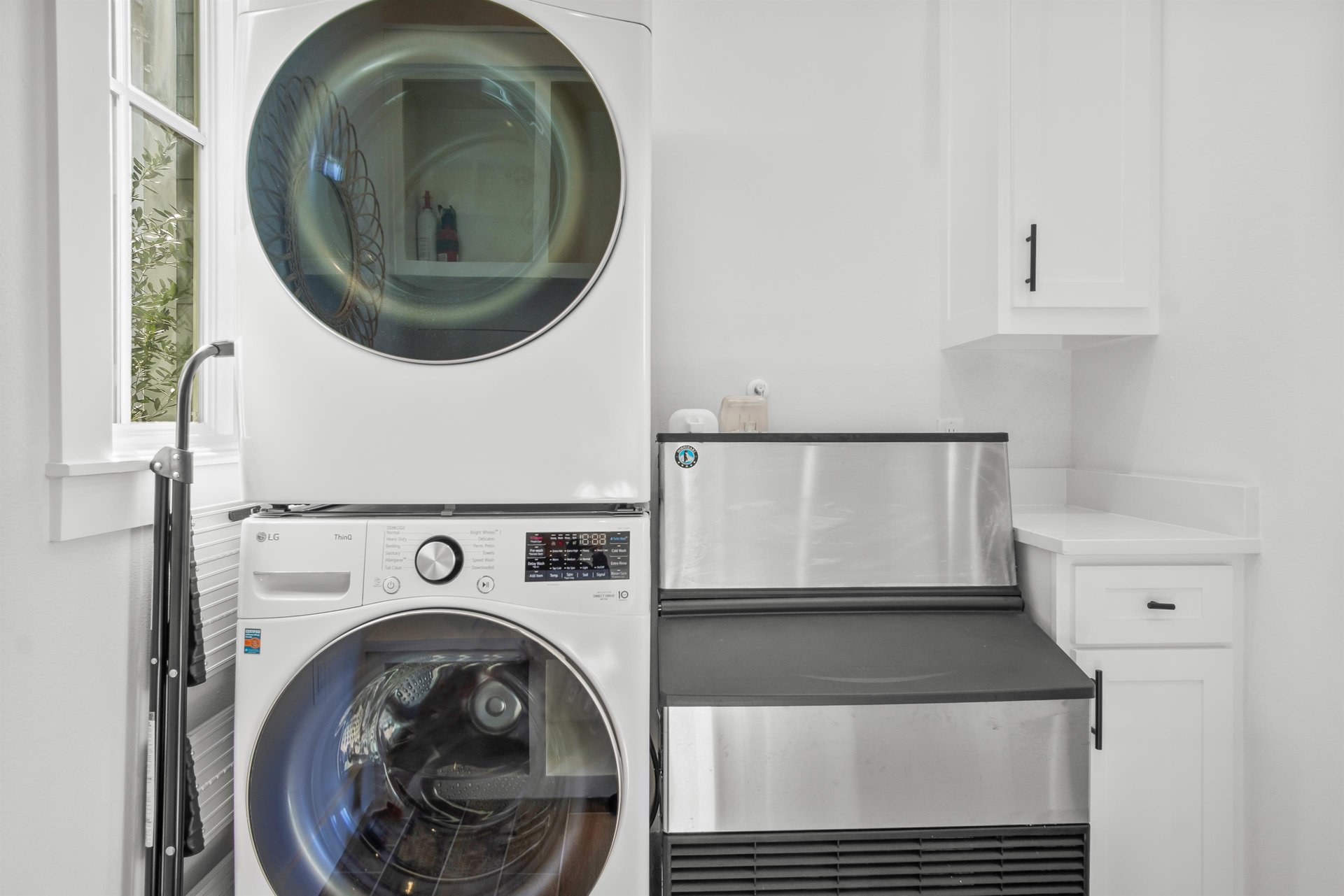 Laundry Room and Standalone Ice Maker, 1st Floor