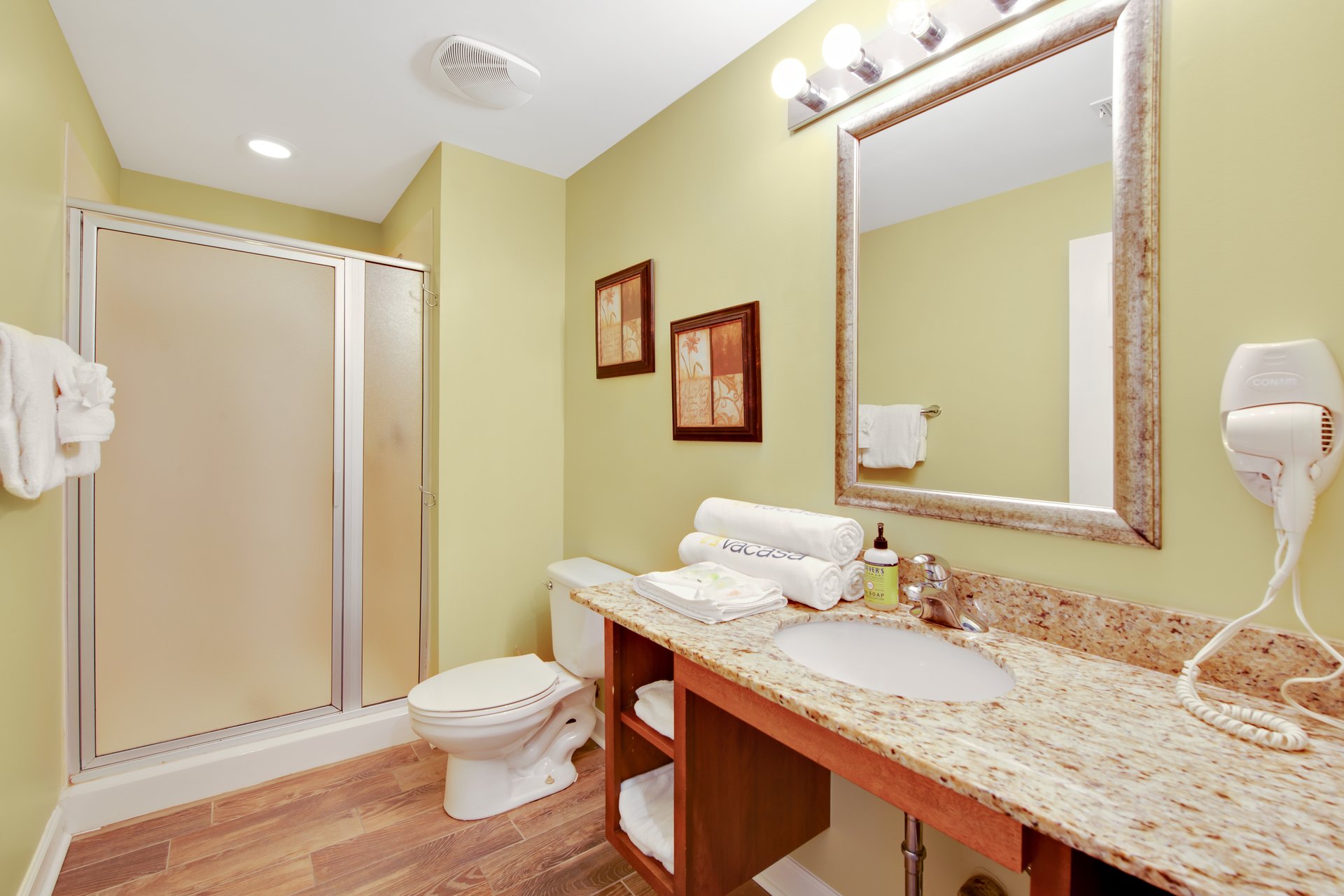 Splash Resort 1404W 12