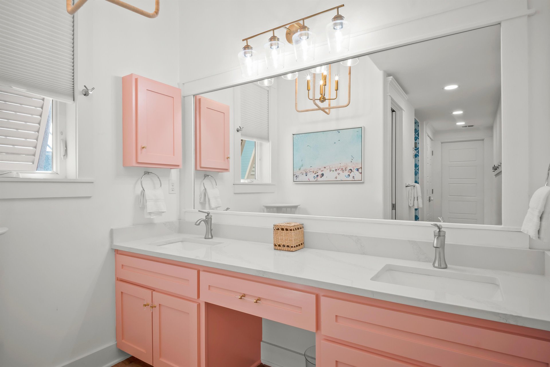 Detached KingTwin Bathroom, 2nd Floor