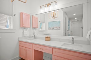 Detached KingTwin Bathroom, 2nd Floor