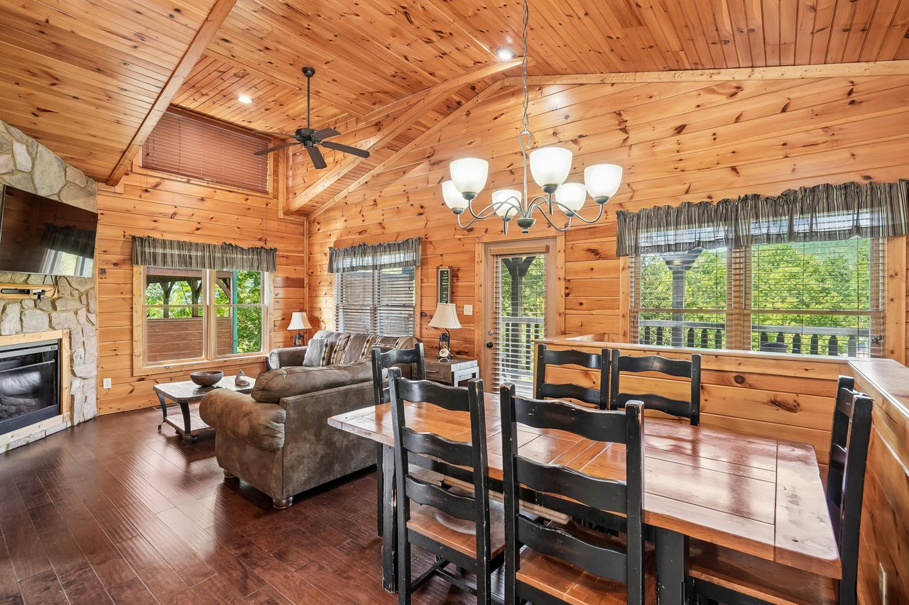 05Dining Area