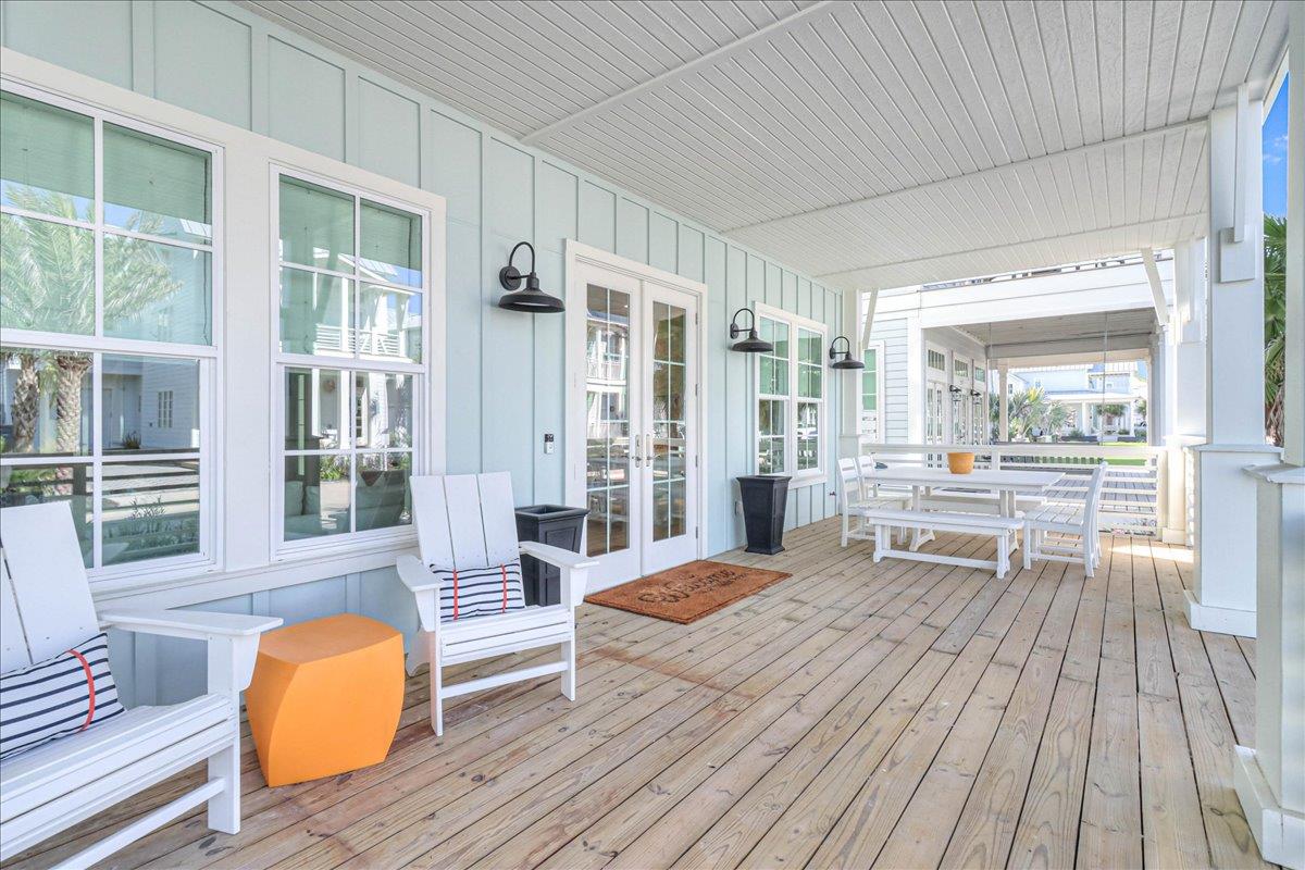 Entry Deck, 1st Floor