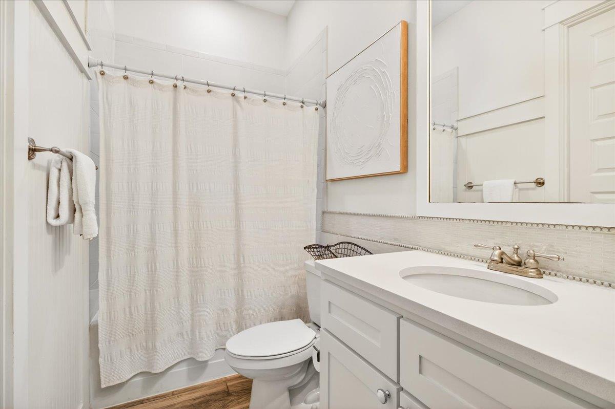 1st Floor, First King Bathroom
