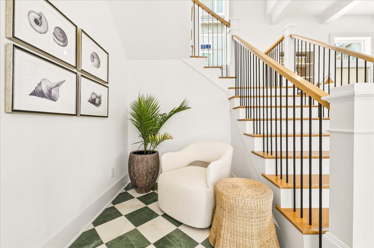 1st Floor, Foyer