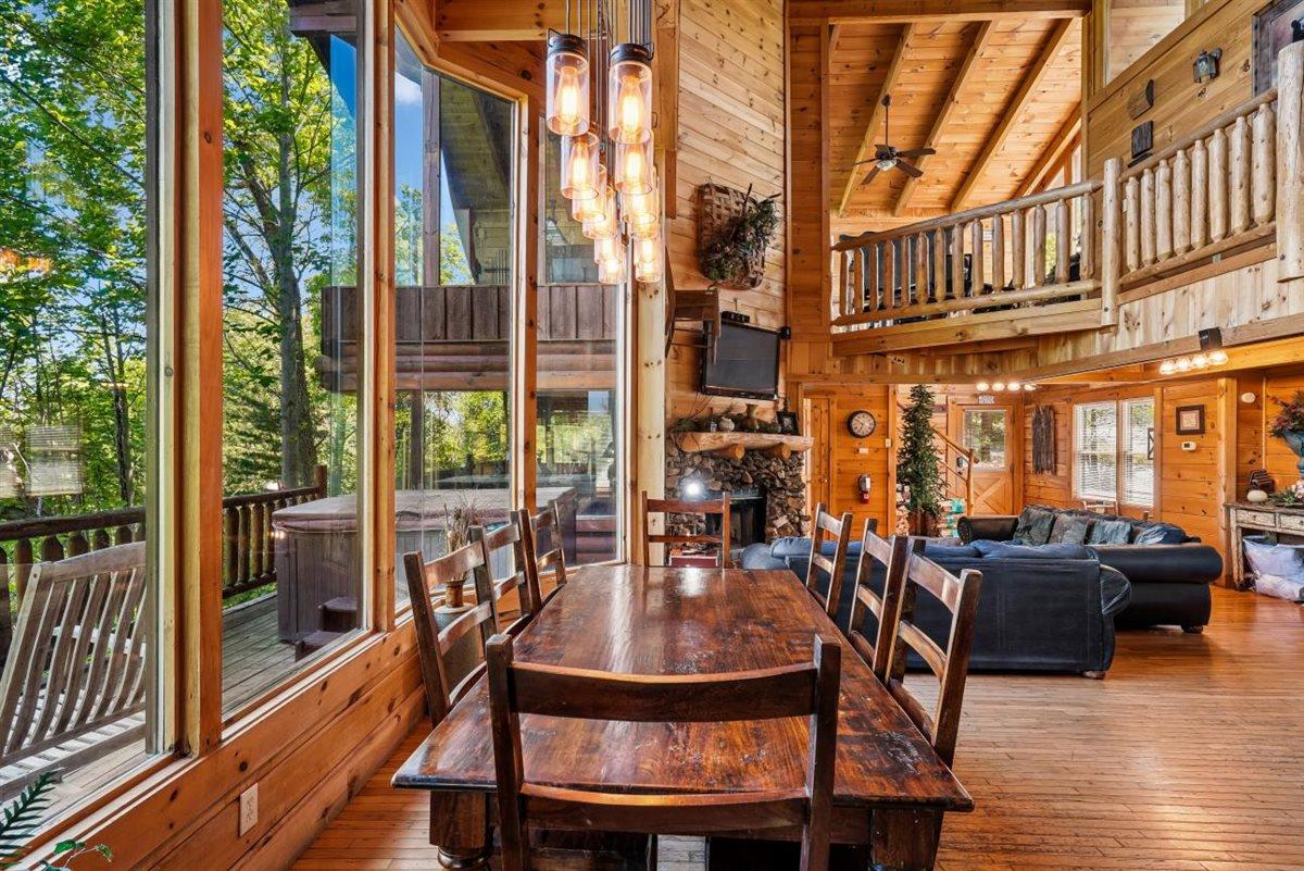 07Dining Room