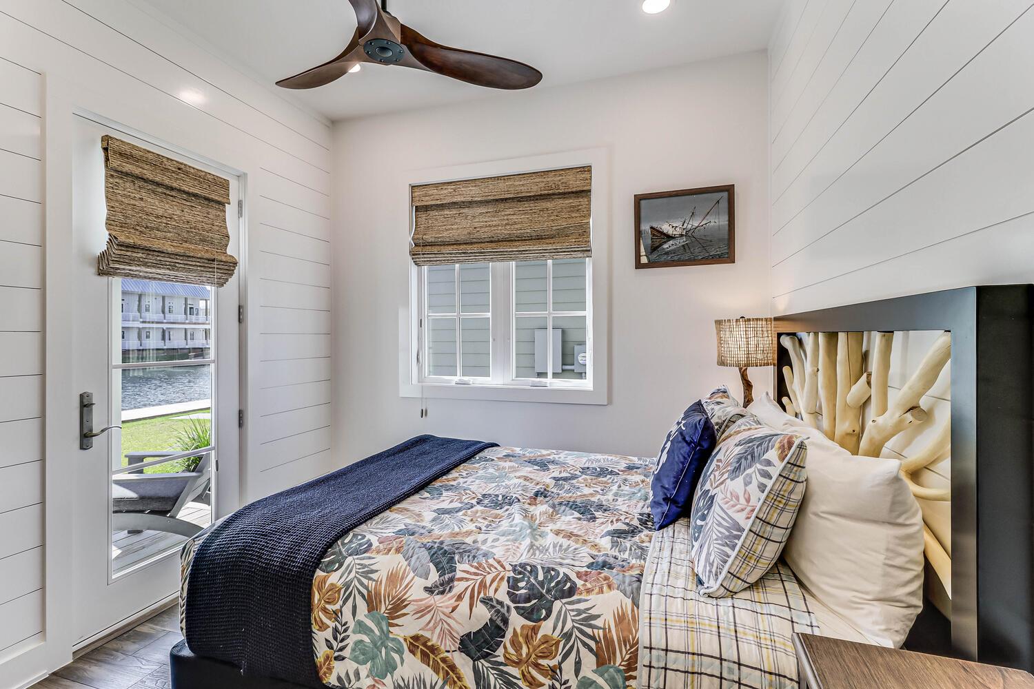 Queen Bedroom With Back Patio Access, 1st Floor