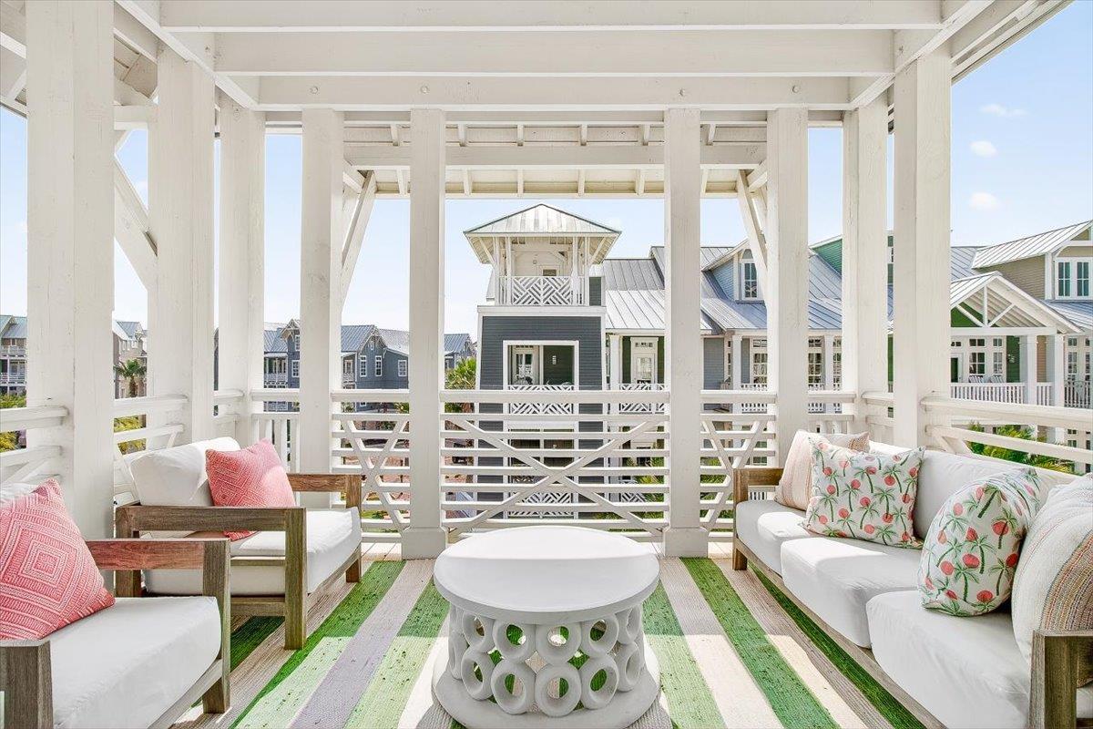 Lounge Balcony, 1st Floor