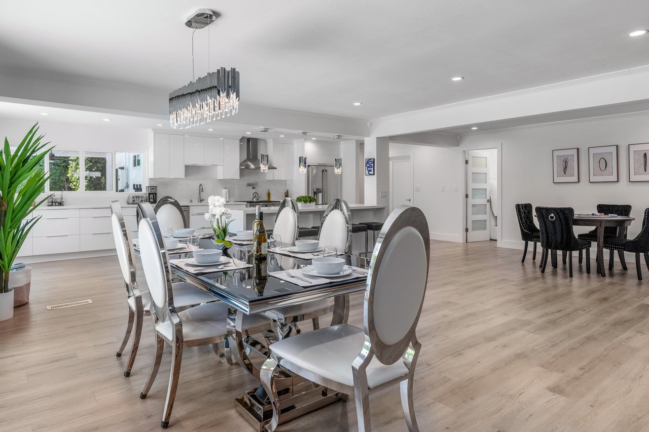 Dining area for 8