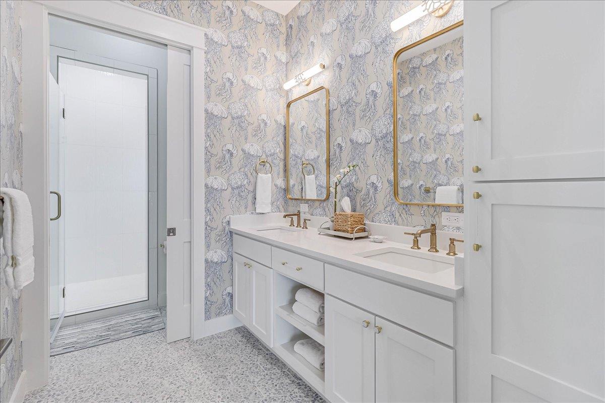 Primary King Bathroom, 2nd Floor