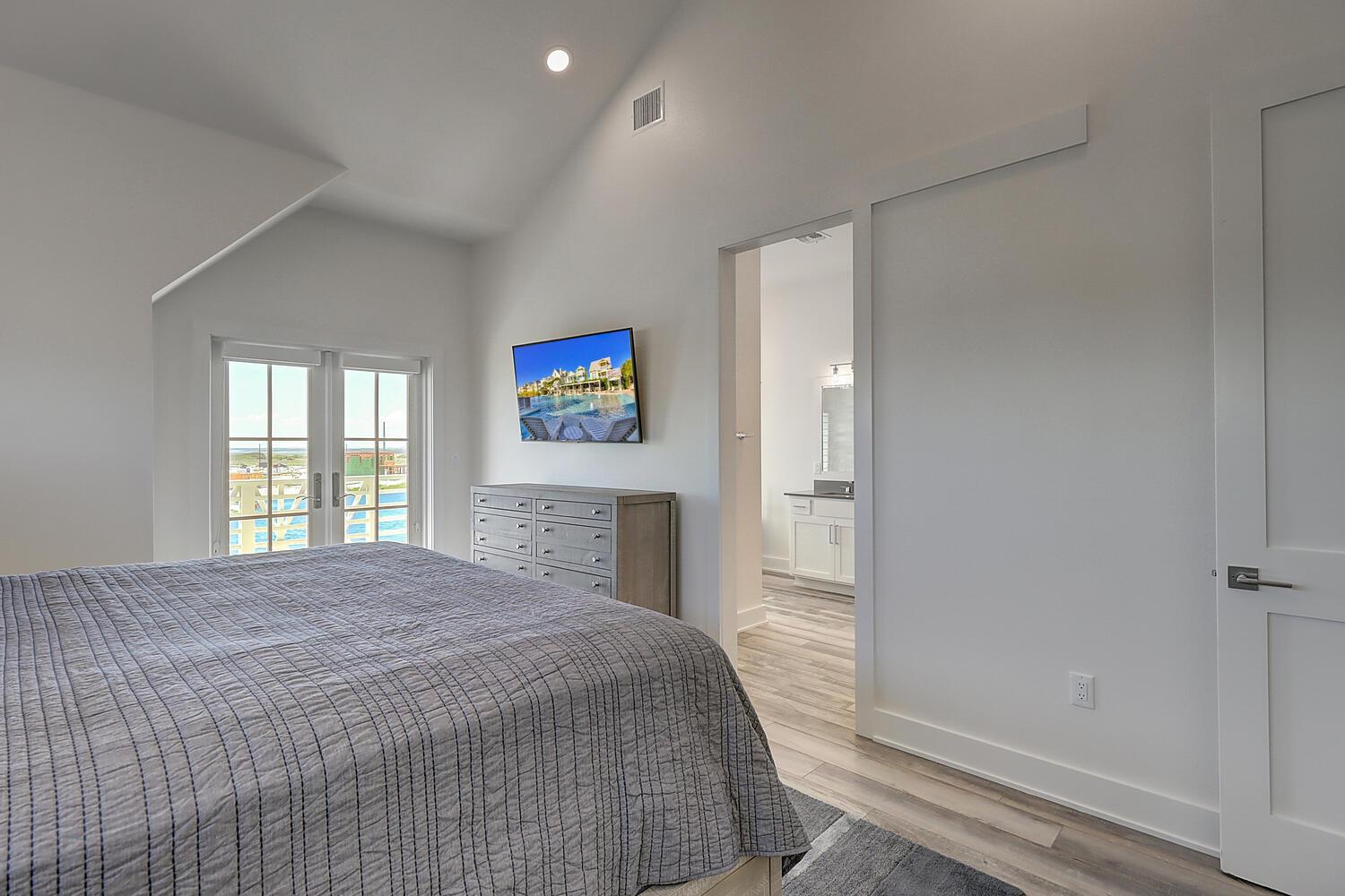 3rd Floor Left Master King Suite