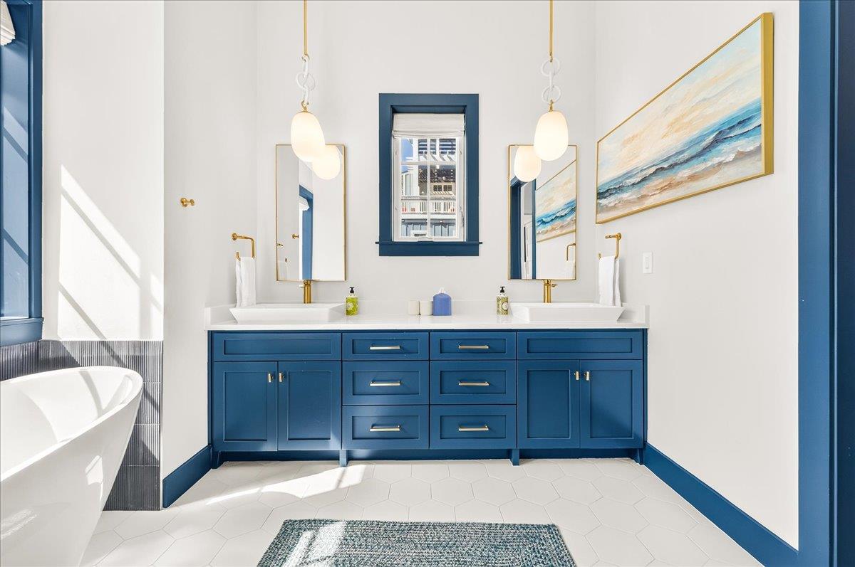 Primary King Ensuite, 2nd Floor