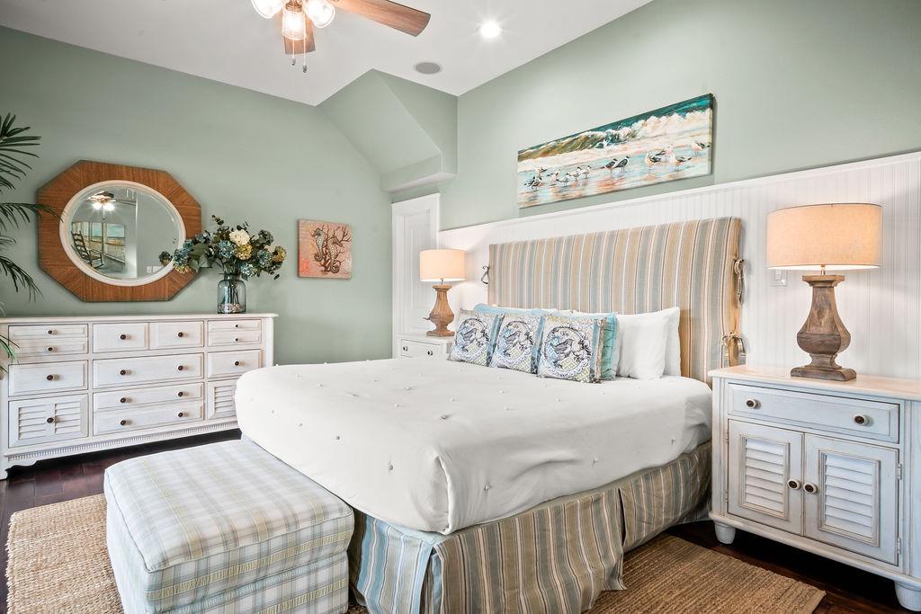 King Bedroom, 2nd Floor