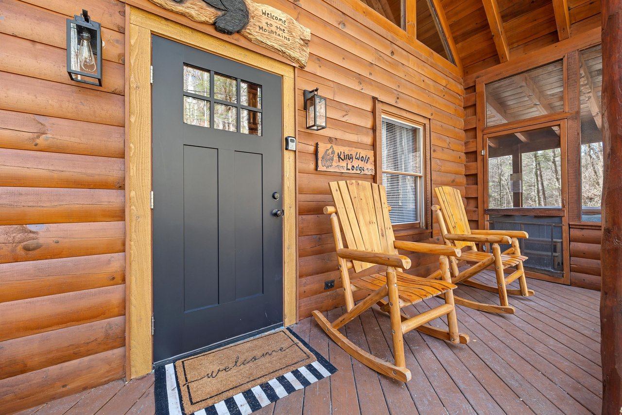 Front door to King Wolf Lodge cabin