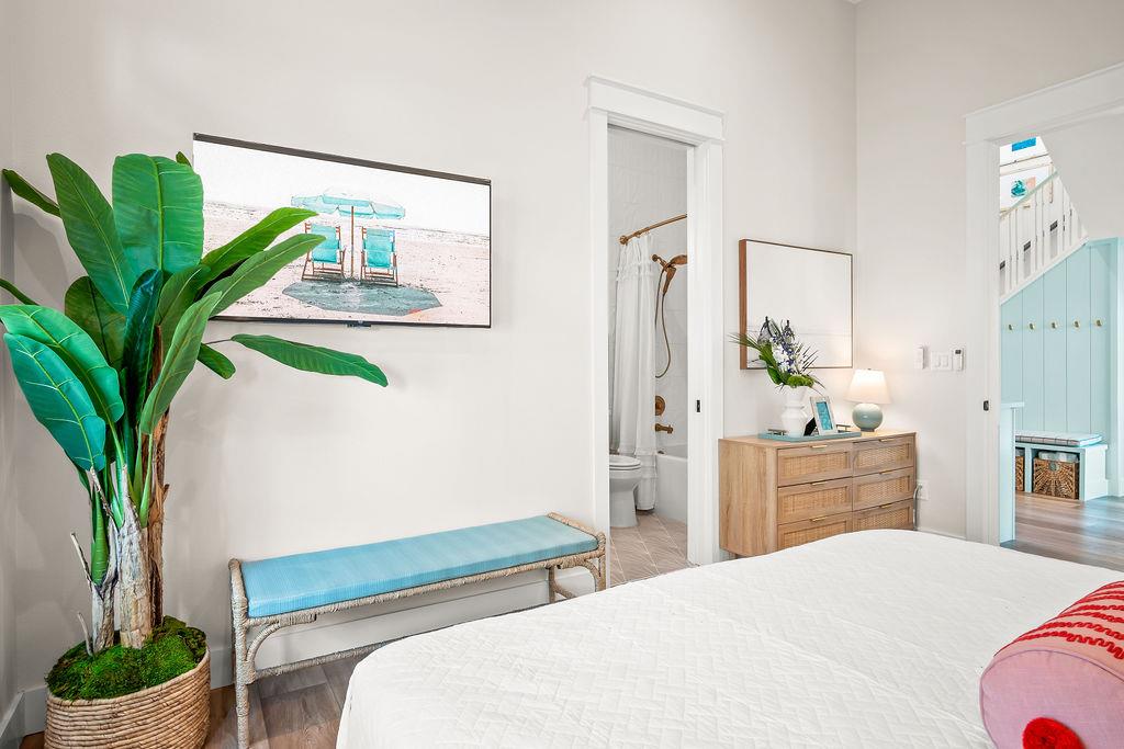 Fourth King Bedroom, 1st Floor