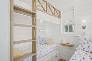 King with Builtin TwinTwin Bunk Beds, 1st Floor