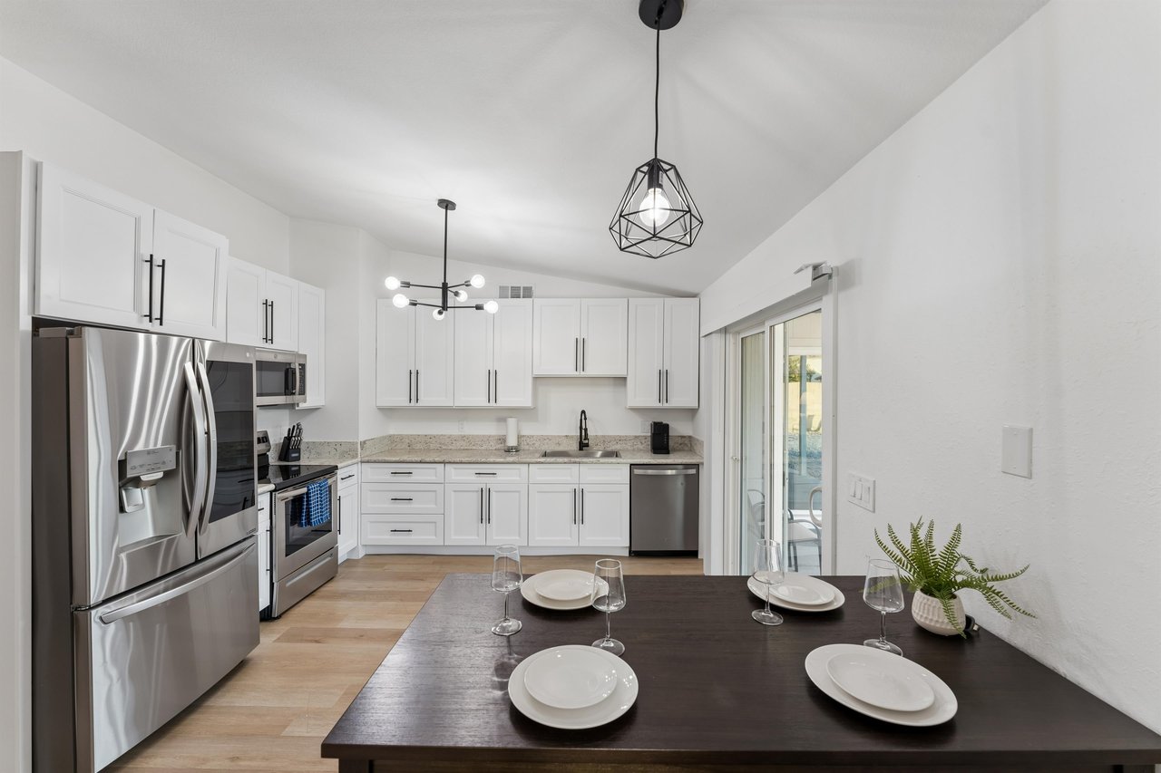 Dining area for up to 4 guests.