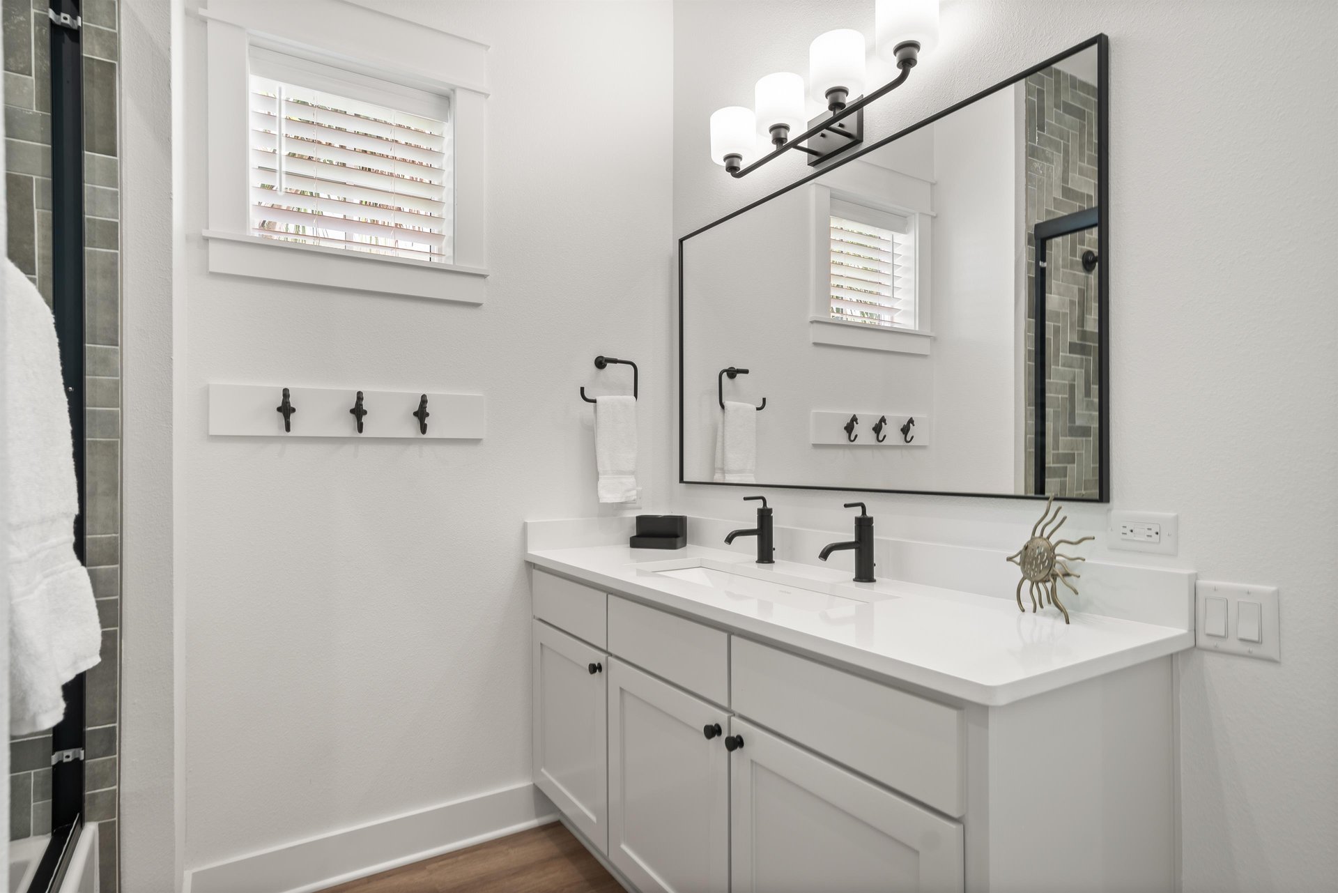 Bunk Room Bathroom, 1st Floor