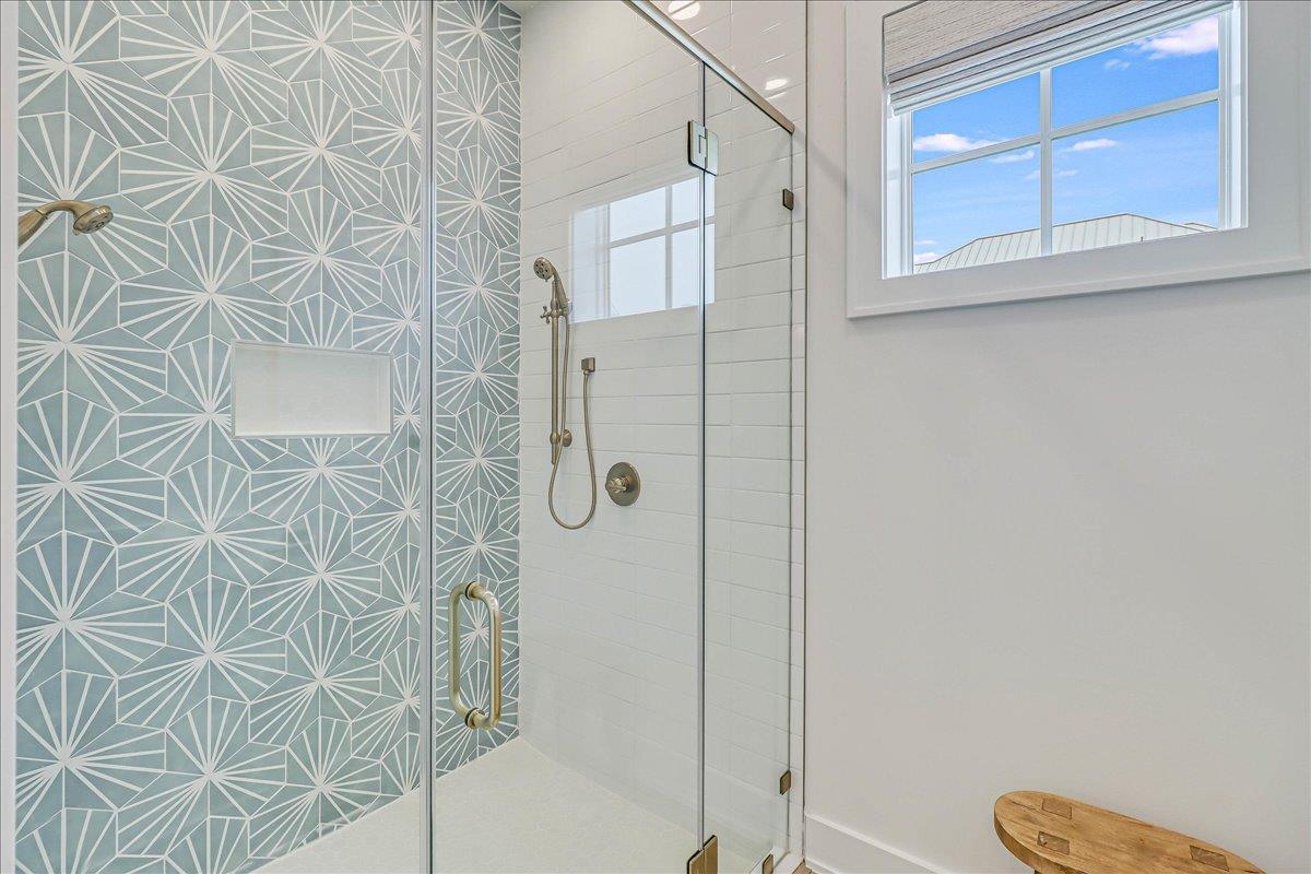 Bunk Bathroom, 1st Floor