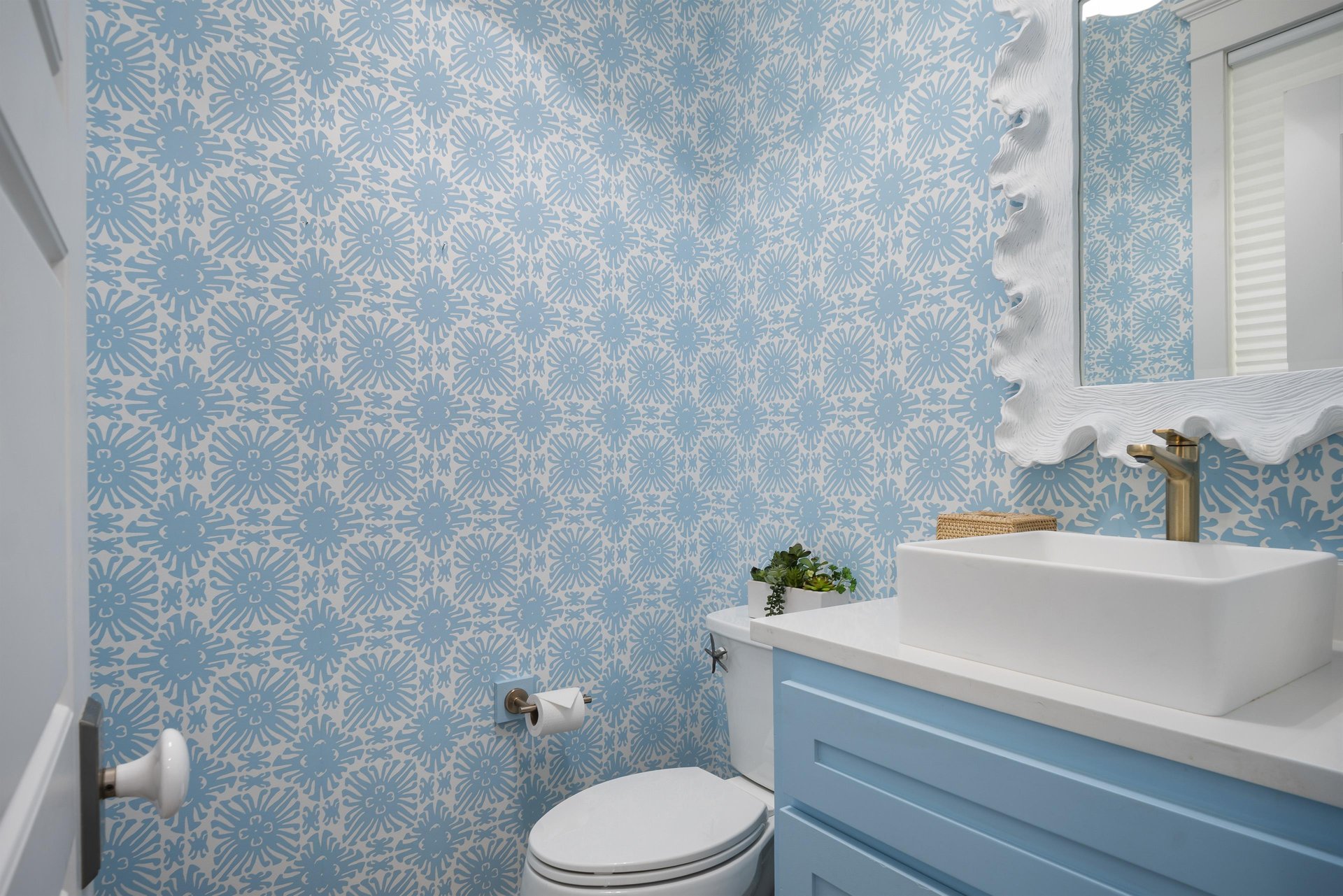 Powder Room, 1st Floor